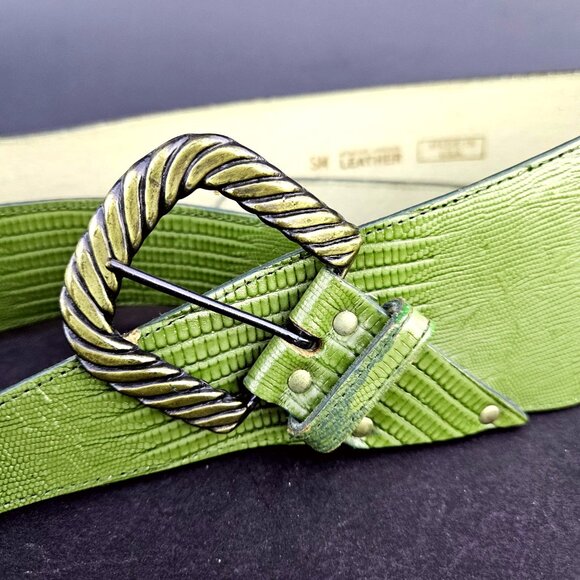 Vintage Avocado Green Leather Statement Belt Brass Buckle USA 27–31 Small - Picture 3 of 13